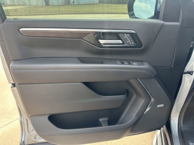 Certified 2025 Chevrolet Suburban Premier image 13