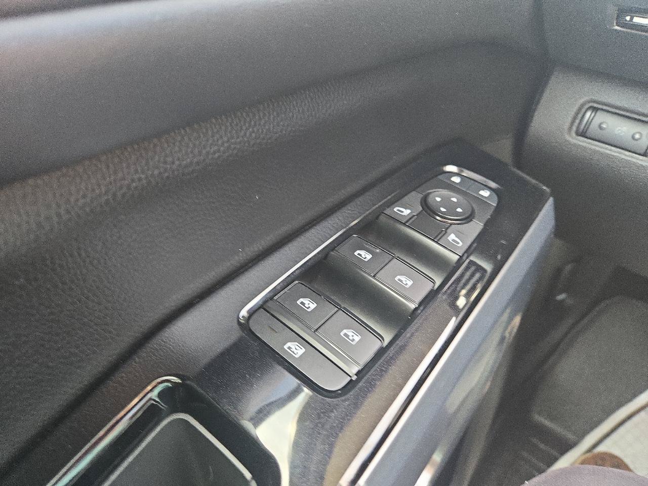 Used 2023 Nissan Pathfinder SL w/ Black Appearance Package AWD/4WD image 24