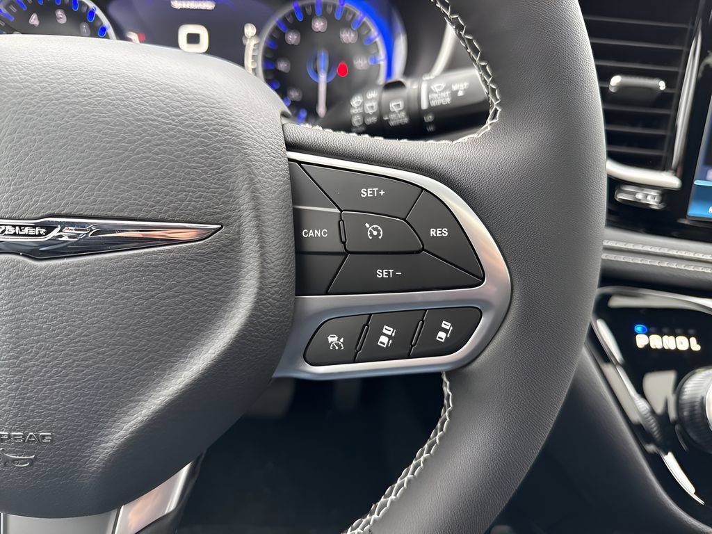 New 2026 Chrysler Pacifica Select AWD/4WD image 33