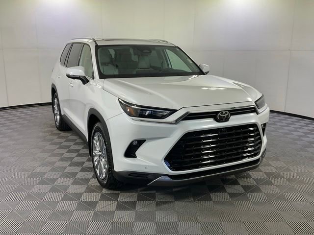 Used 2024 Toyota Grand Highlander AWD image 3