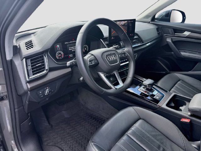 Used 2023 Audi Q5 2.0T Premium Plus w/ Premium Plus Package AWD/4WD image 13