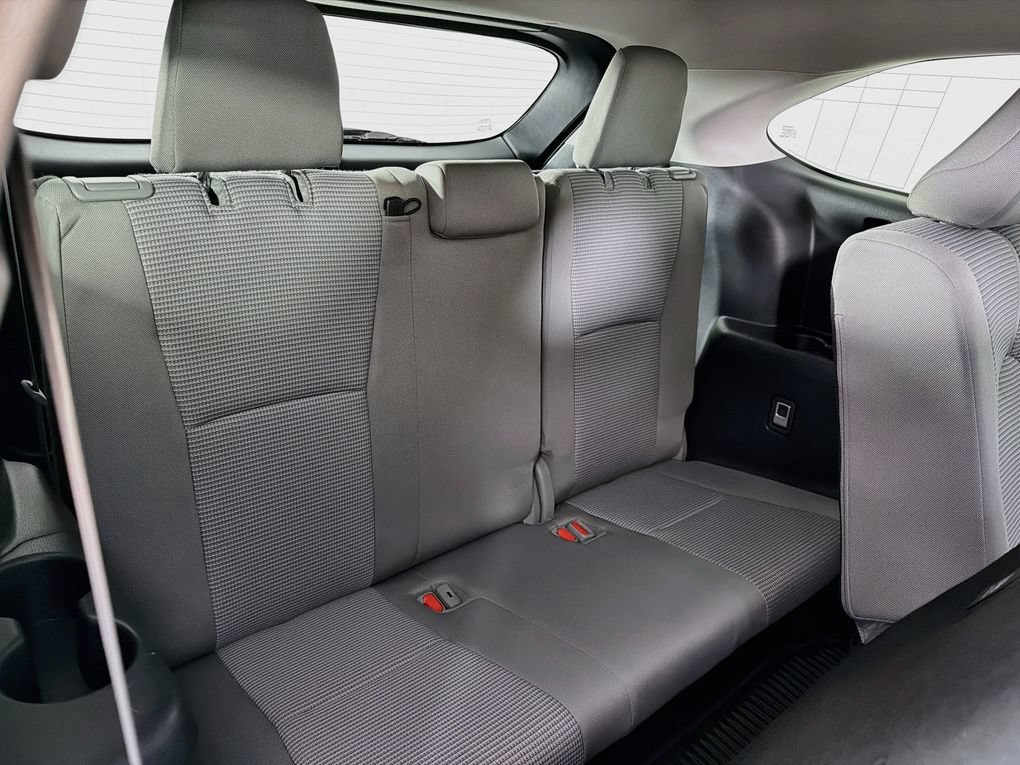 Used 2023 Toyota Highlander LE FWD image 35