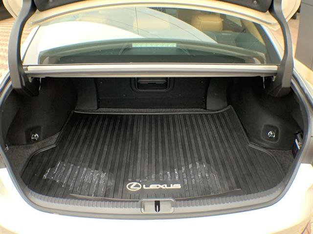 Certified 2022 Lexus ES 300h Ultra Luxury w/ Accessory Package 2 image 24