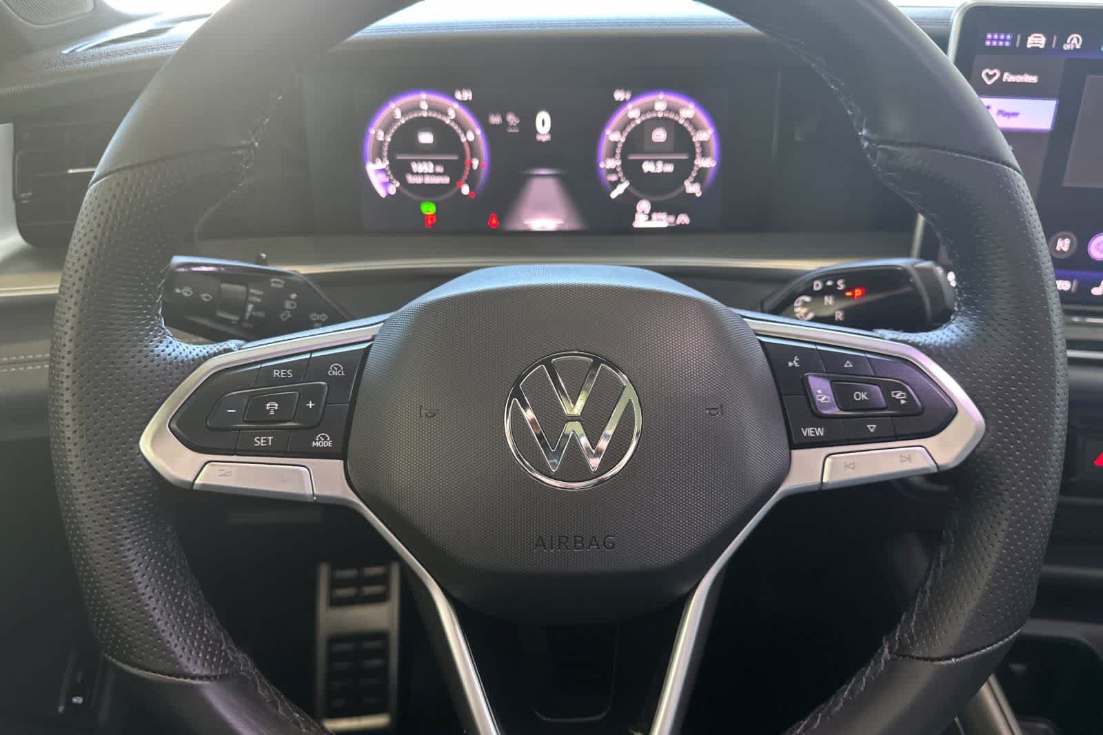 Used 2025 Volkswagen Tiguan SE R-Line AWD/4WD image 25