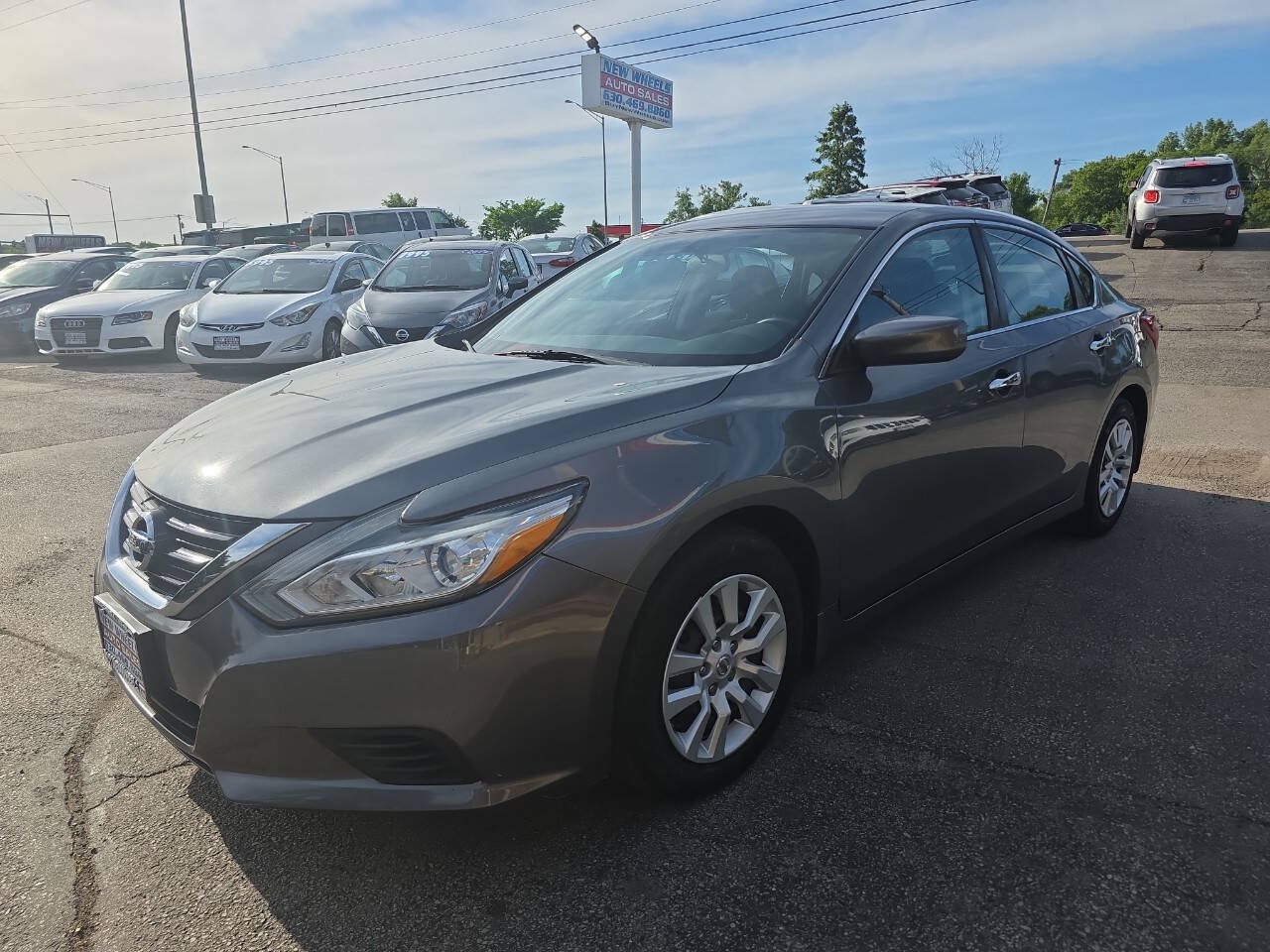 Used 2017 Nissan Altima 2.5 S w/ Power Driver Seat Package FWD image 2