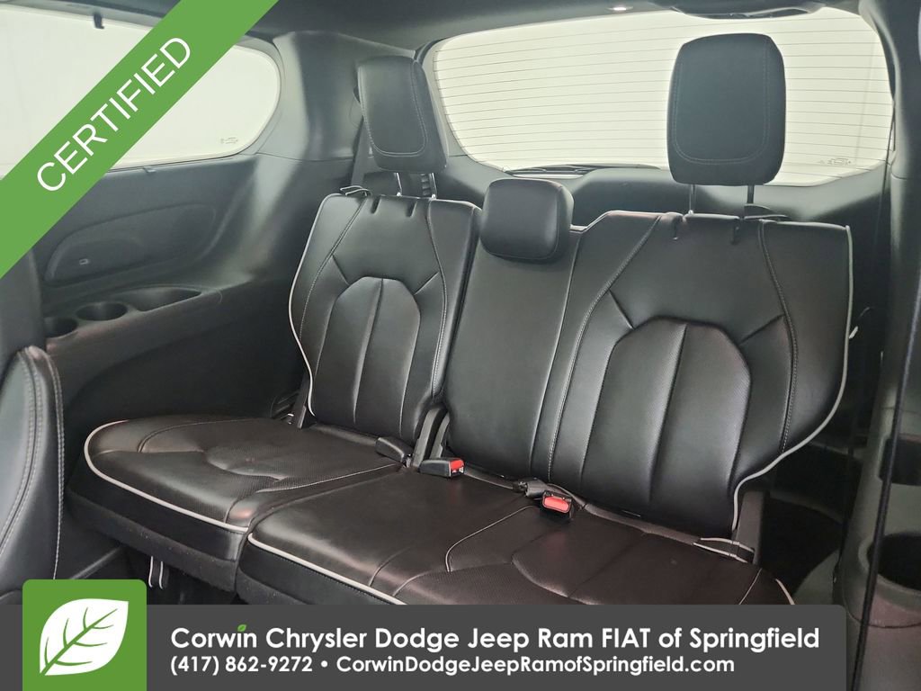 Certified 2025 Chrysler Pacifica Limited image 33