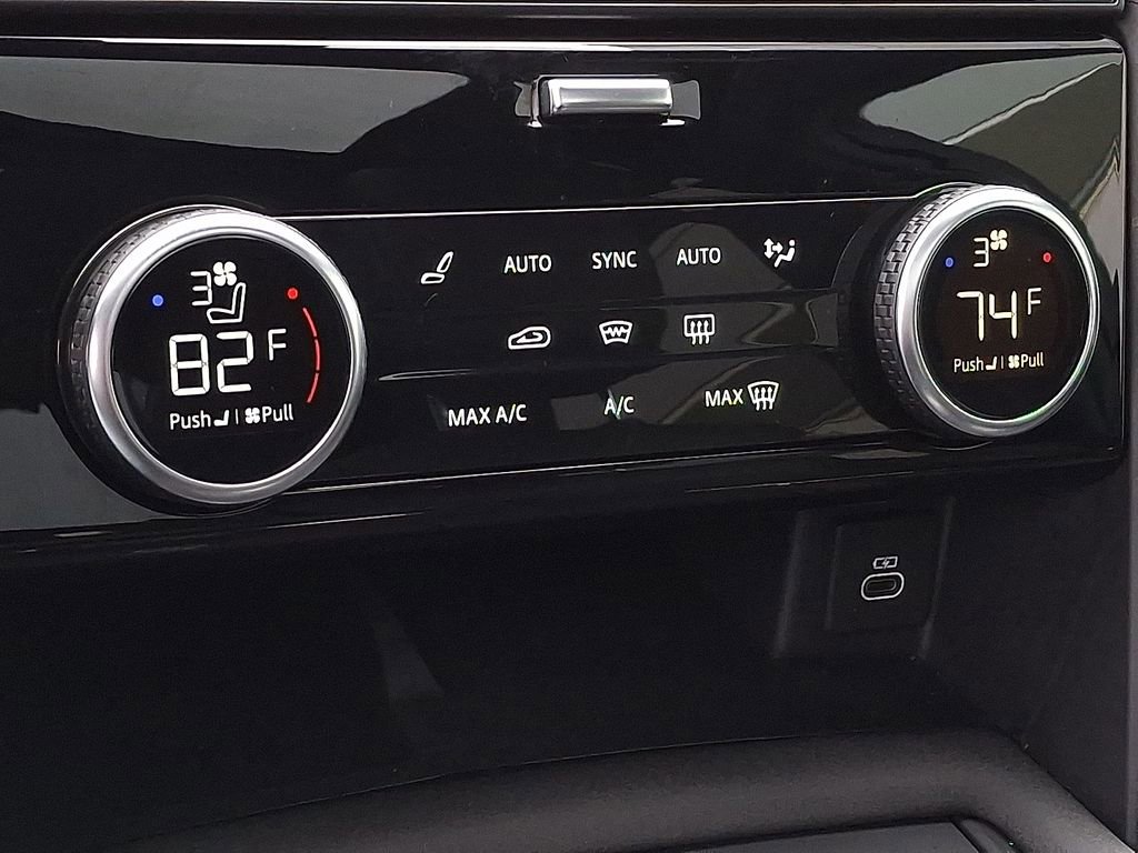 Certified 2025 Land Rover Discovery S image 20