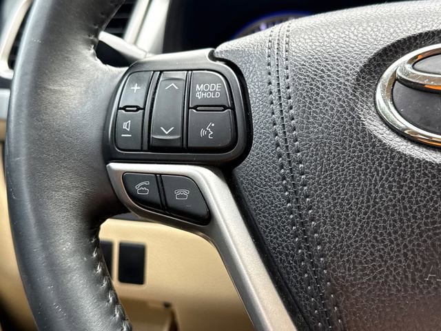 Used 2016 Toyota Highlander XLE FWD image 25