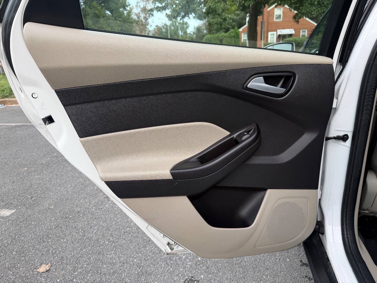 Used 2013 Ford Focus SE w/ SE Winter Pkg FWD image 13