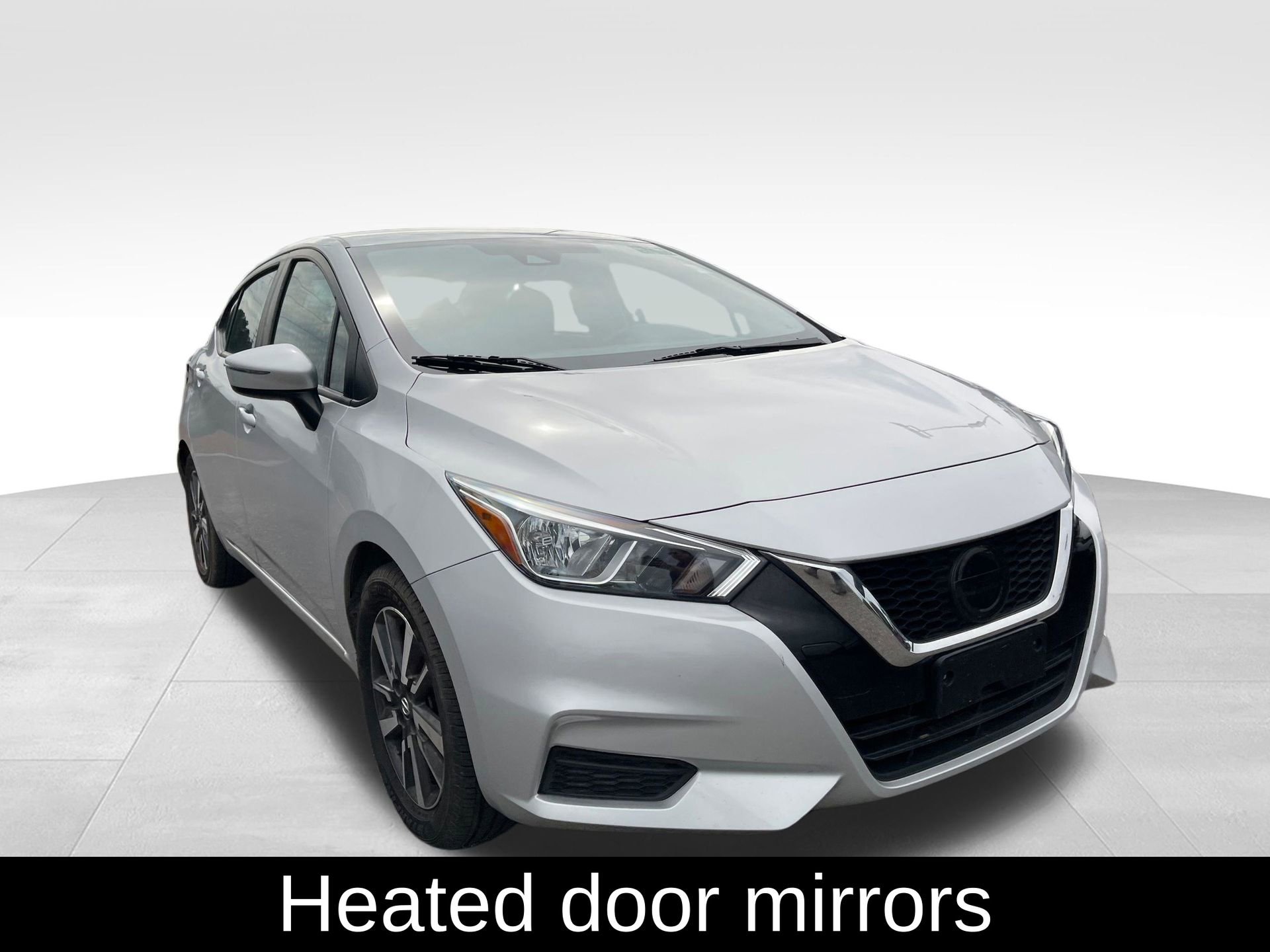 Used 2021 Nissan Versa SV image 3