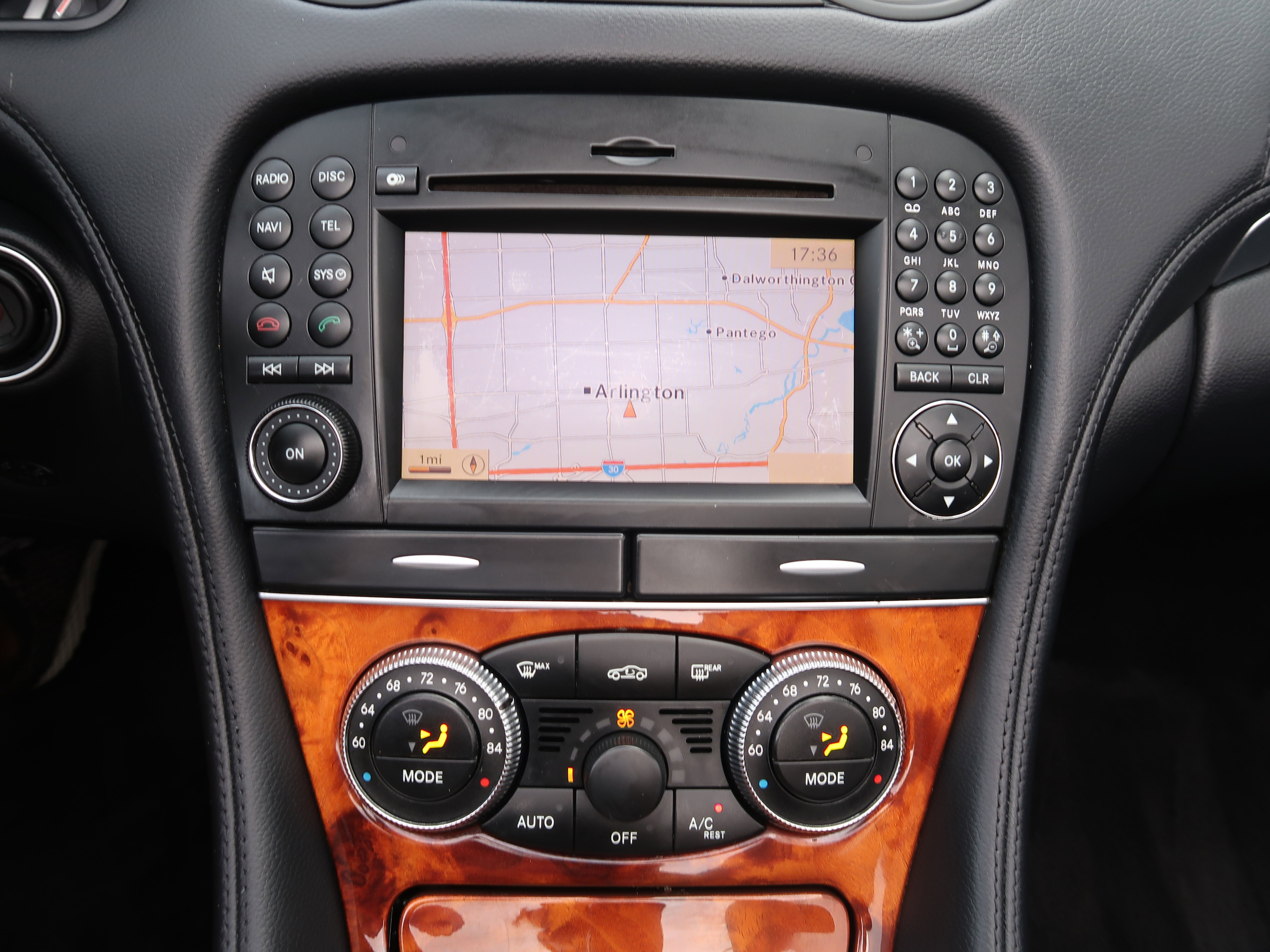 Used 2011 Mercedes-Benz SL 550 image 16