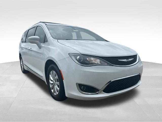 Used 2017 Chrysler Pacifica Touring-L FWD image 24