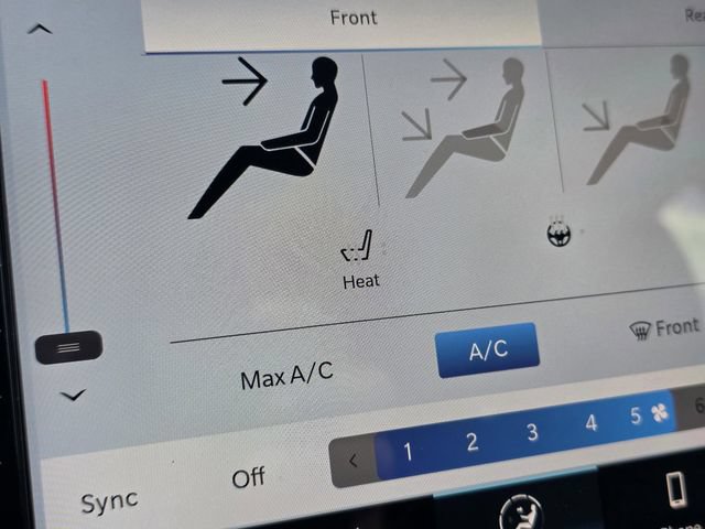 New 2026 Chrysler Voyager LX FWD image 30
