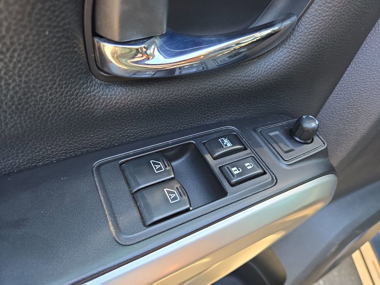 Used 2020 Nissan Titan SV RWD image 17