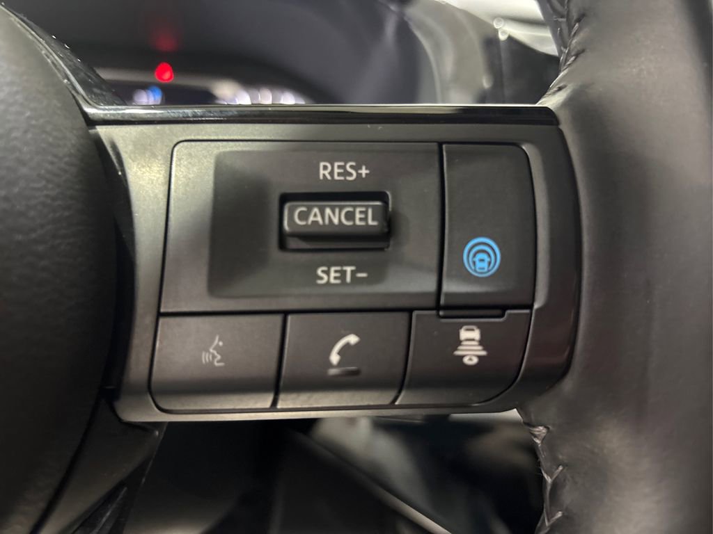 Used 2023 Nissan Pathfinder SL w/ Black Appearance Package image 28