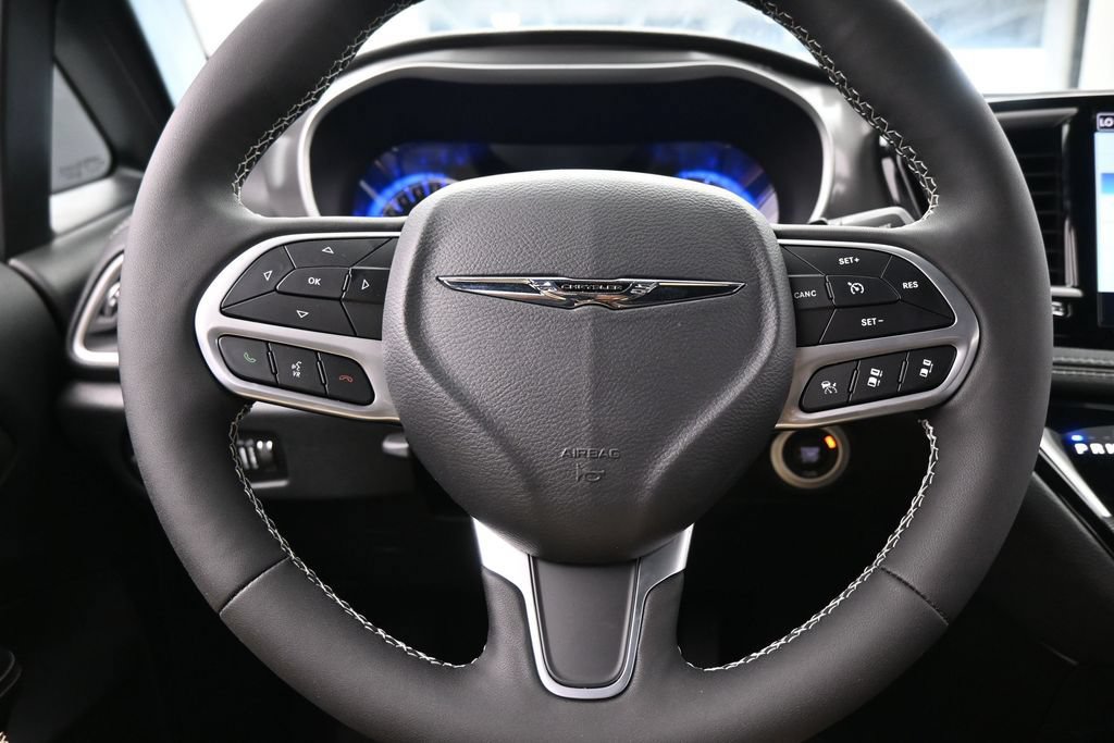 Used 2025 Chrysler Pacifica Select FWD image 21
