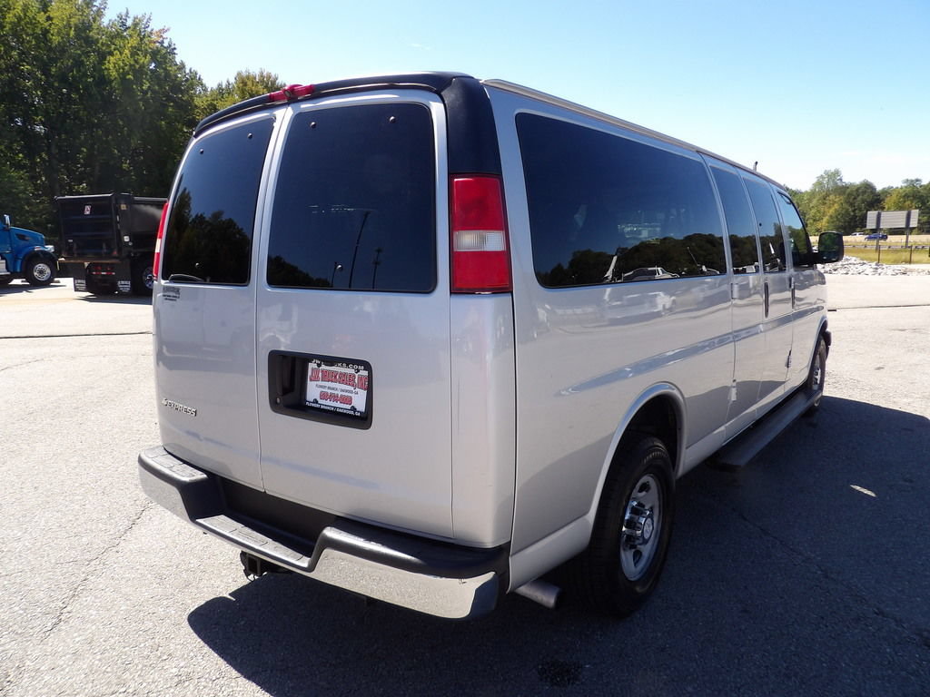Used 2017 Chevrolet Express 3500 LT w/ LT Preferred Equipment Group RWD image 6