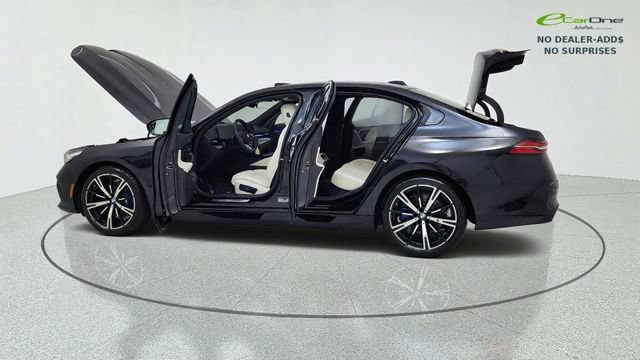 Used 2027 BMW 530i w/ M Sport Package RWD image 15
