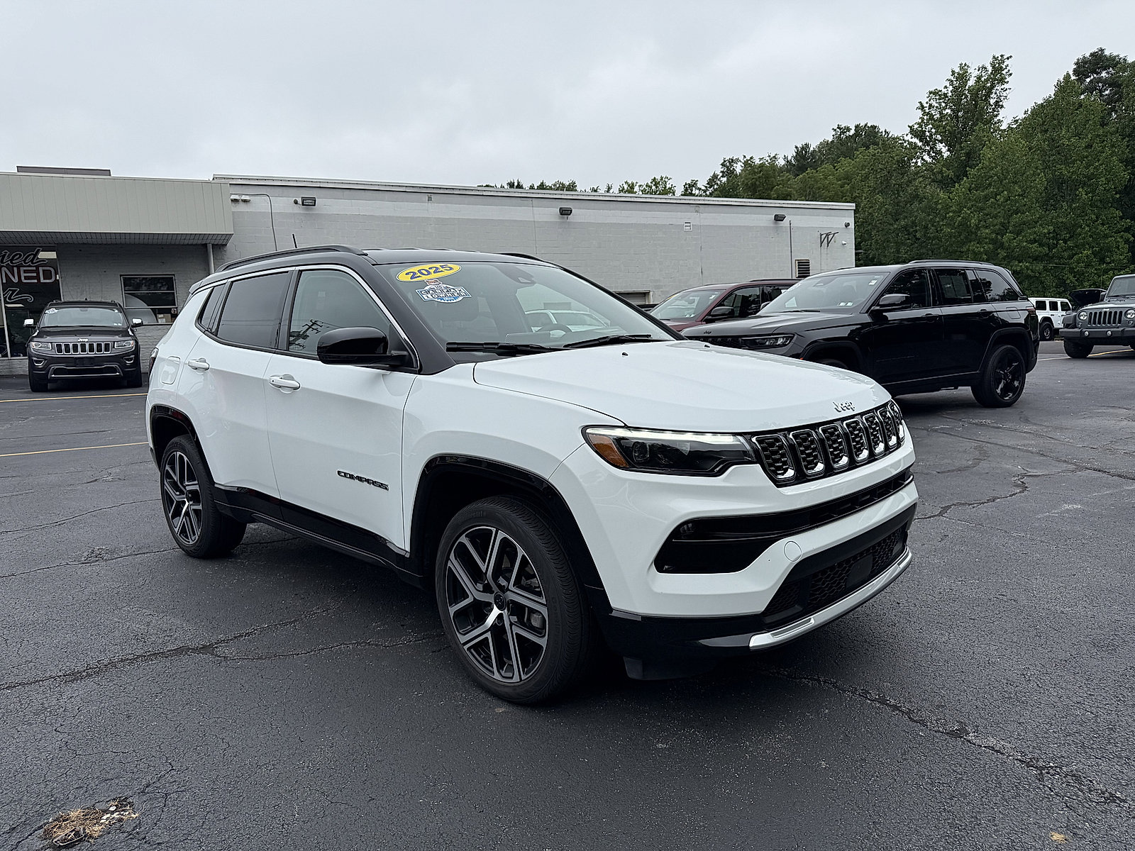 Used 2025 Jeep Compass Limited w/ Elite Group AWD/4WD image 23