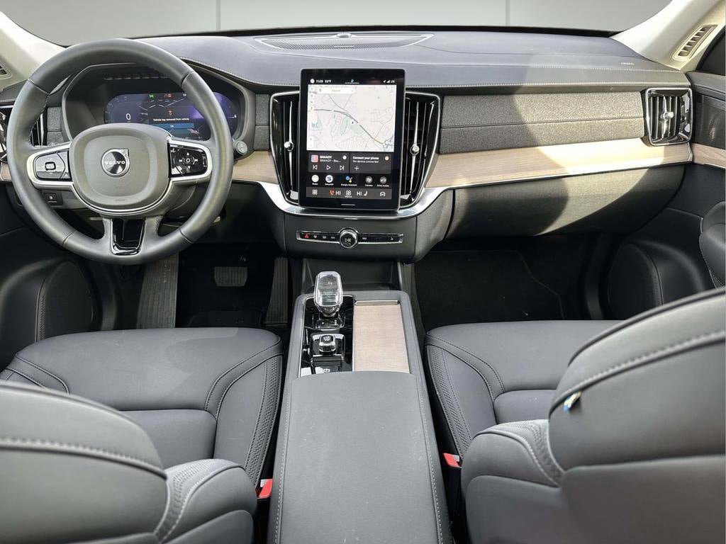 New 2025 Volvo XC90 T8 Plus w/ Protection Package Premier image 2