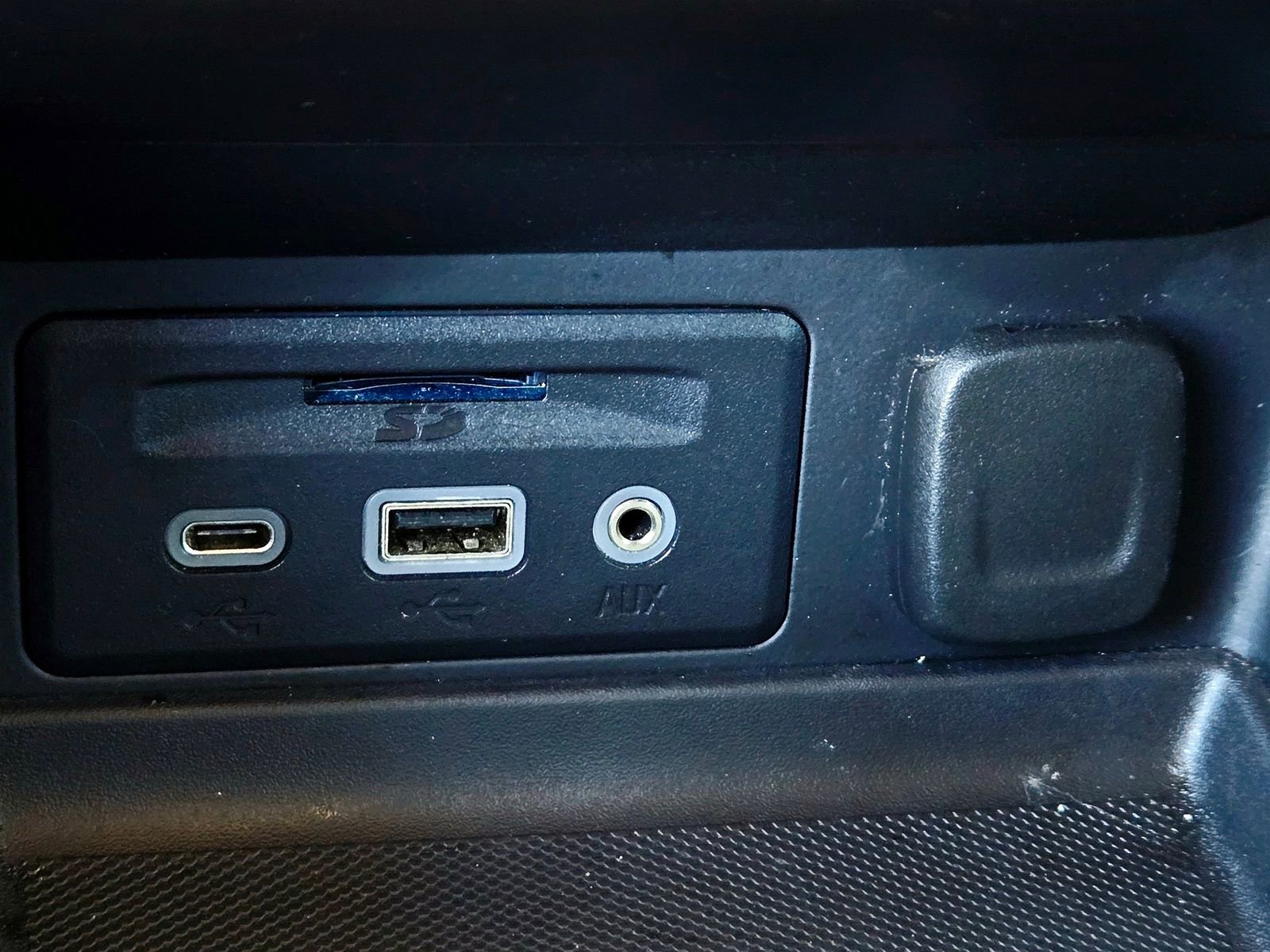 Used 2023 GMC Terrain SLT image 18