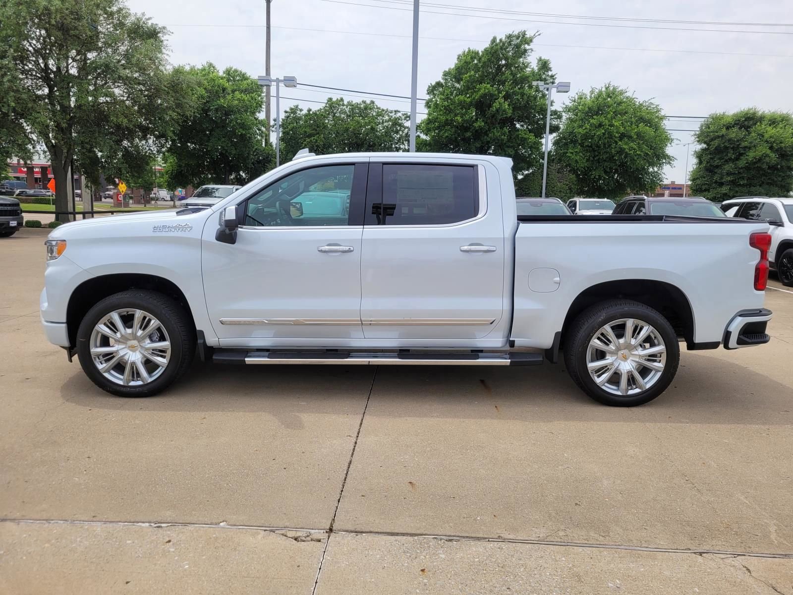 New 2026 Chevrolet Silverado 1500 High Country w/ High Country Premium Package AWD/4WD image 2