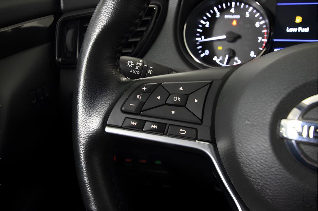 Used 2022 Nissan Rogue Sport SV w/ Technology Package image 17