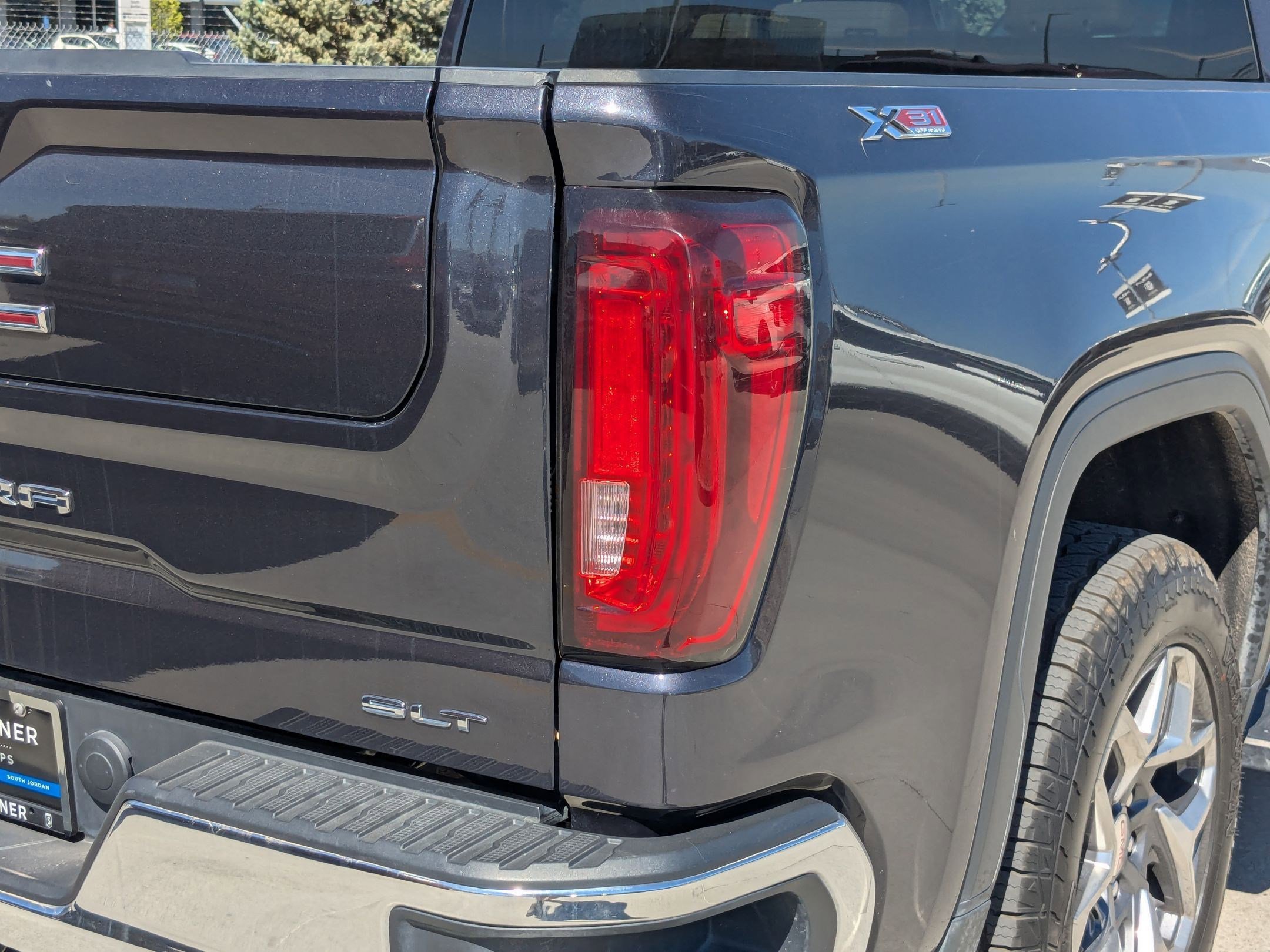 Used 2022 GMC Sierra 1500 SLT w/ X31 Off-Road Package image 12