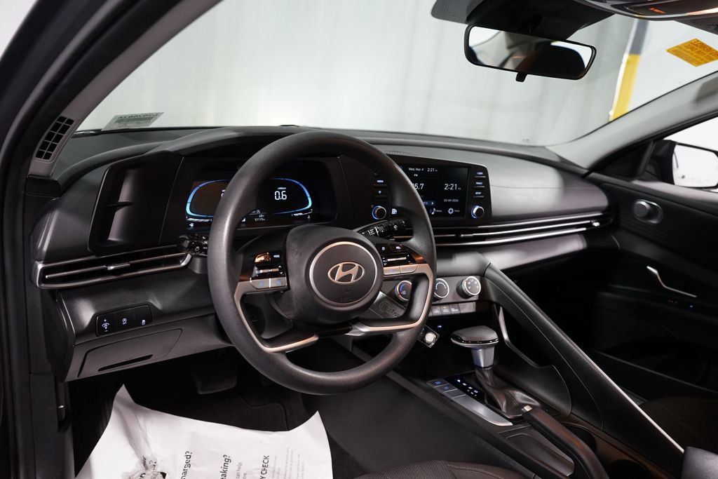 Used 2024 Hyundai Elantra SE image 11