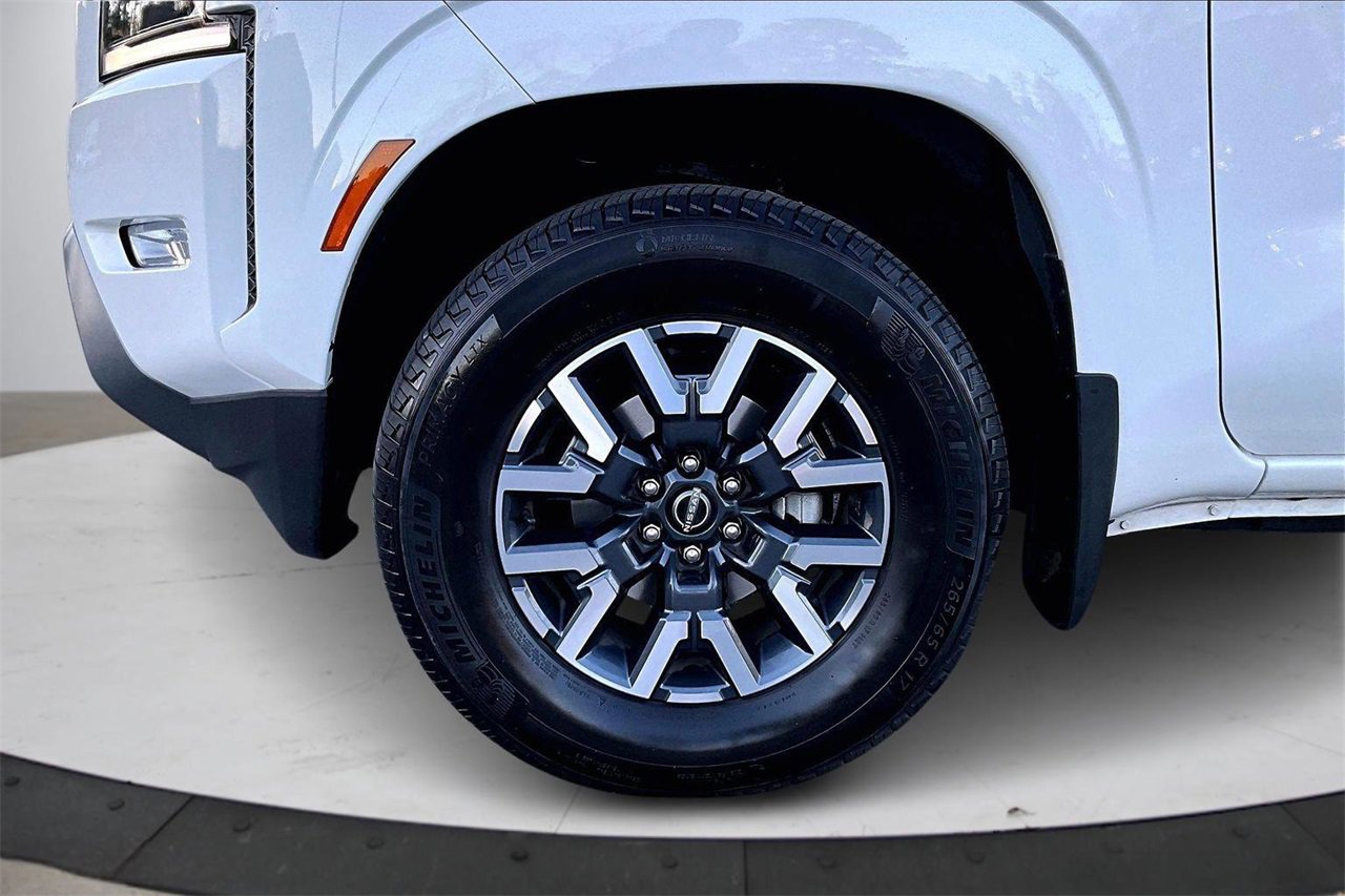 Used 2024 Nissan Frontier SL w/ Technology Package image 32