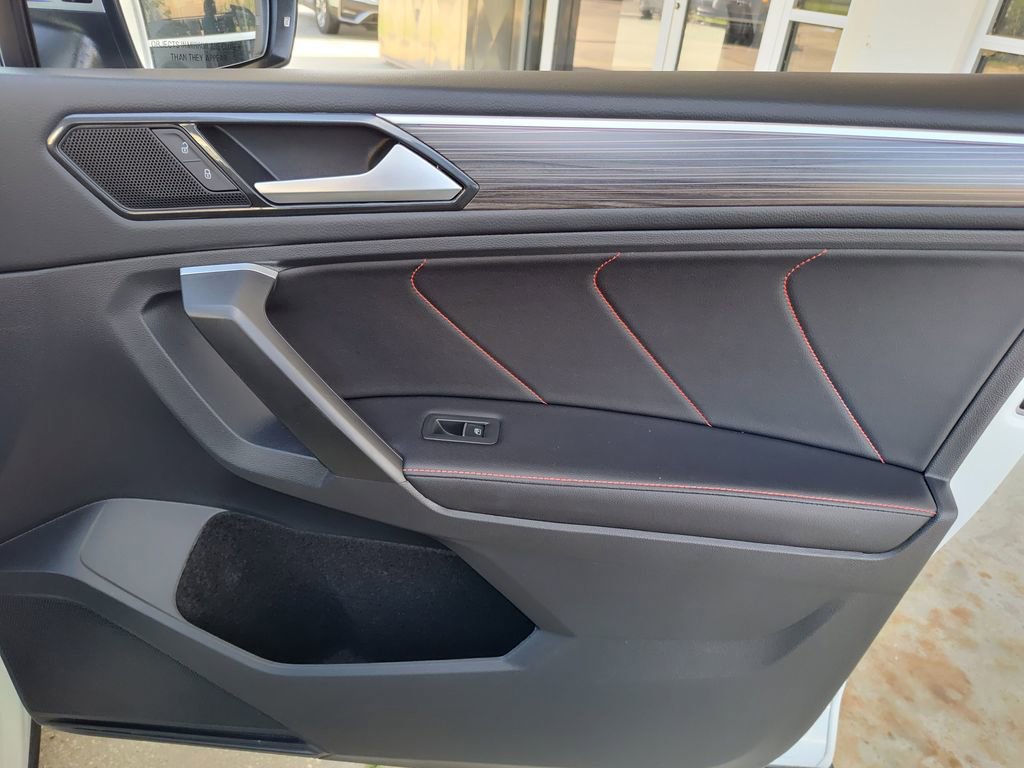 Used 2024 Volkswagen Tiguan Wolfsburg Edition image 32