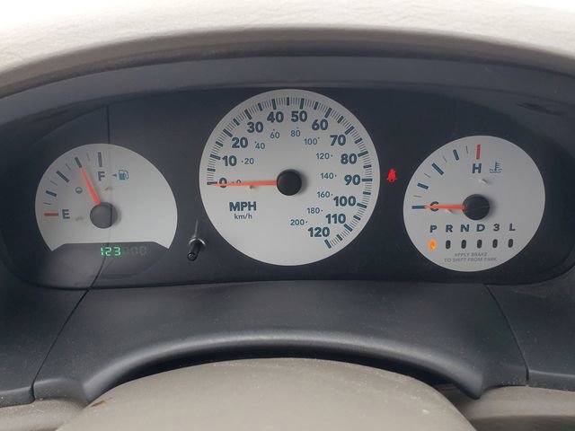 Used 2006 Chrysler Town & Country image 15