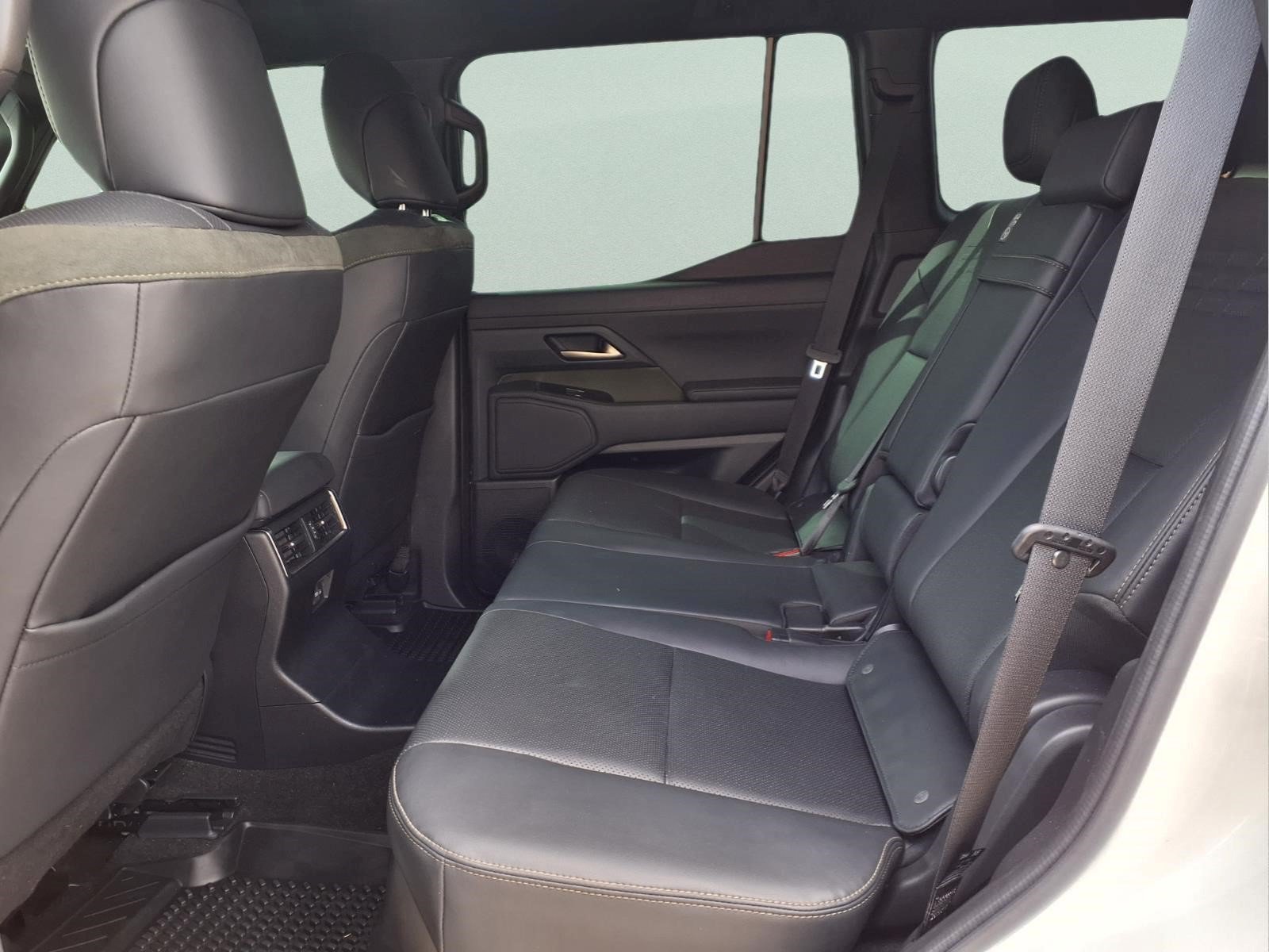 Used 2024 Lexus GX 550 AWD/4WD image 11