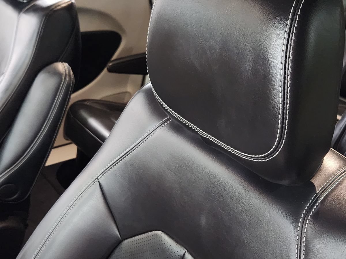 Used 2023 Chrysler Pacifica Touring-L FWD image 32