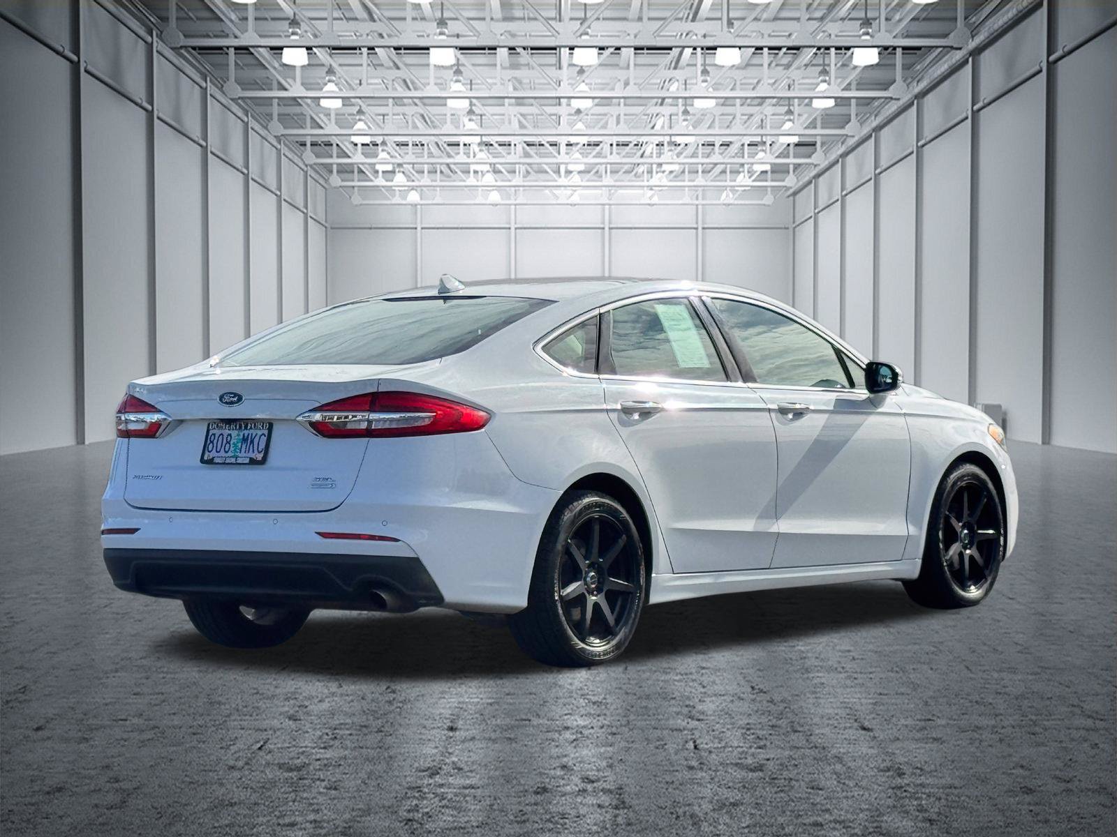 Used 2019 Ford Fusion SEL FWD image 11