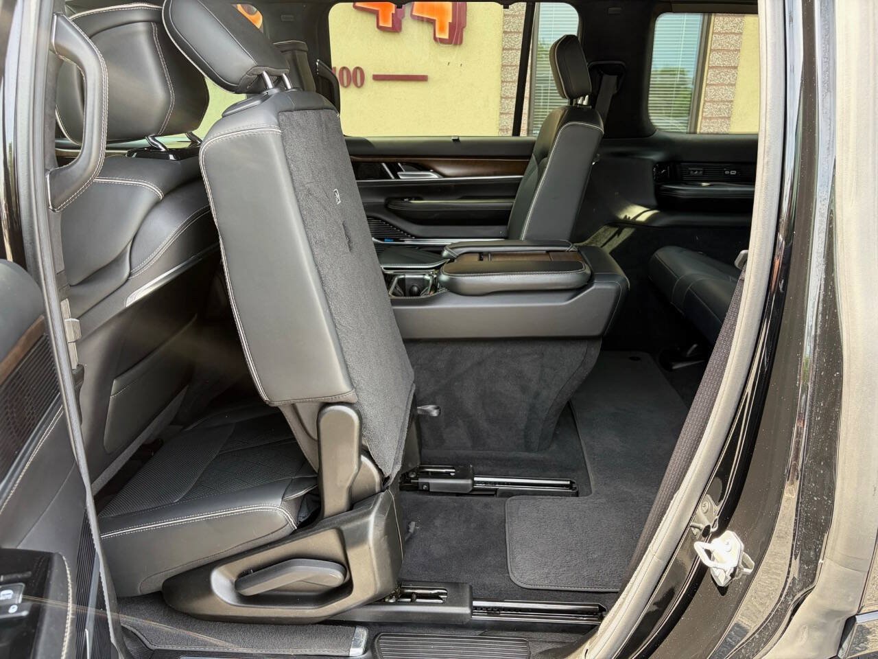 Used 2022 Jeep Grand Wagoneer Series II AWD/4WD image 13