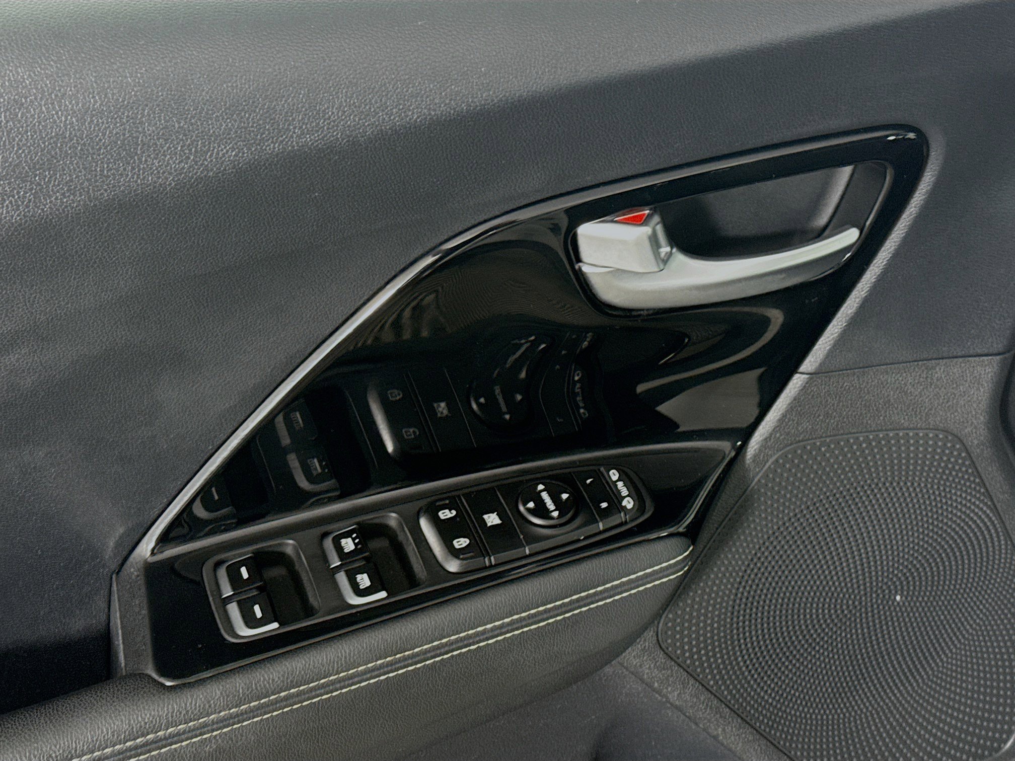 Used 2020 Kia Niro EX w/ Cold Weather Package image 24