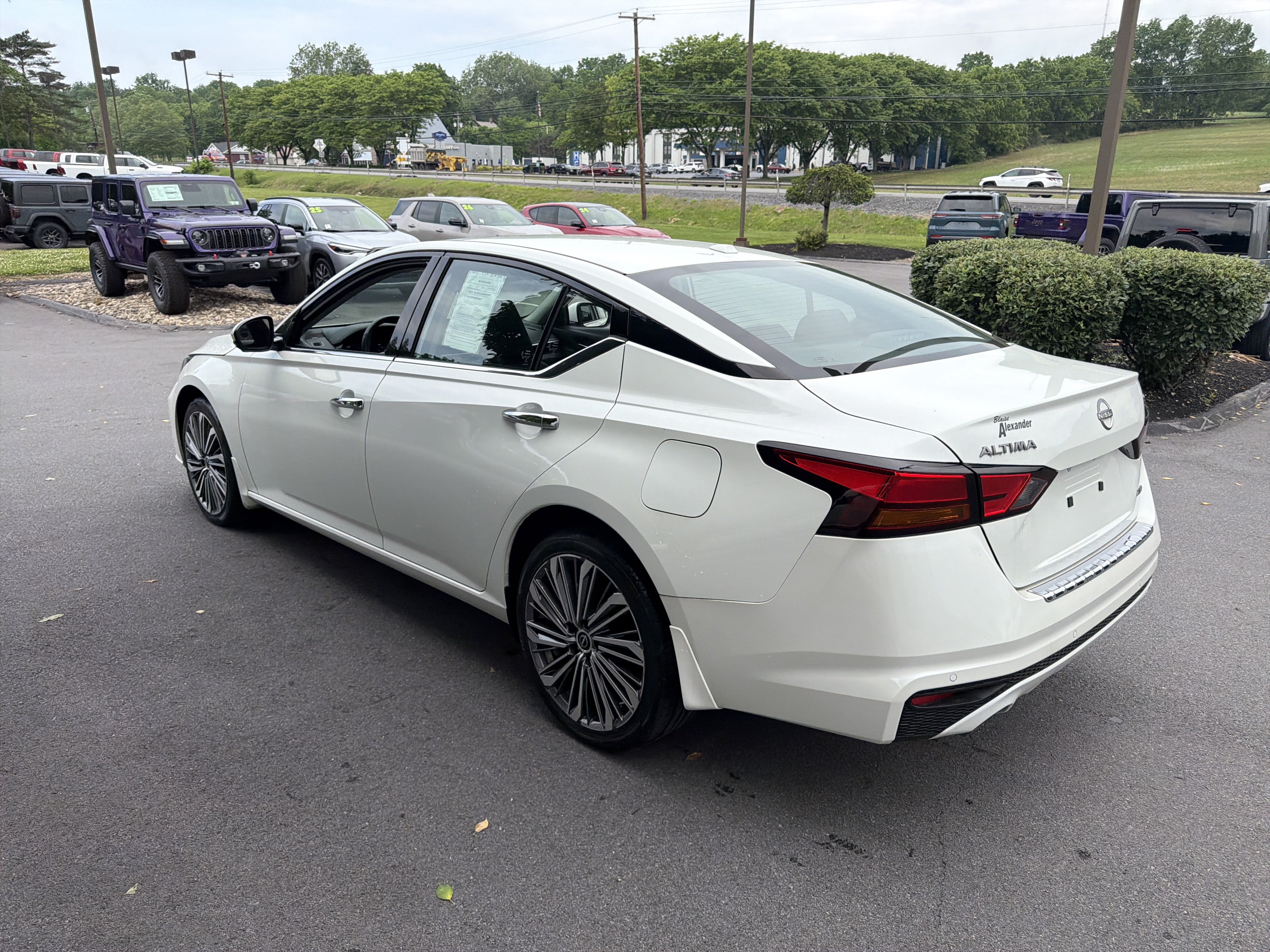 Used 2023 Nissan Altima 2.5 SL AWD/4WD image 7