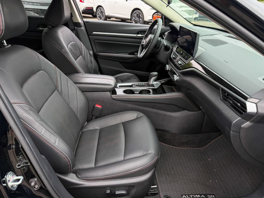 Certified 2025 Nissan Altima 2.5 SR w/ SR Premium Package FWD image 10