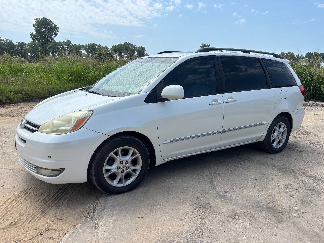 Used 2004 Toyota Sienna XLE FWD image 1