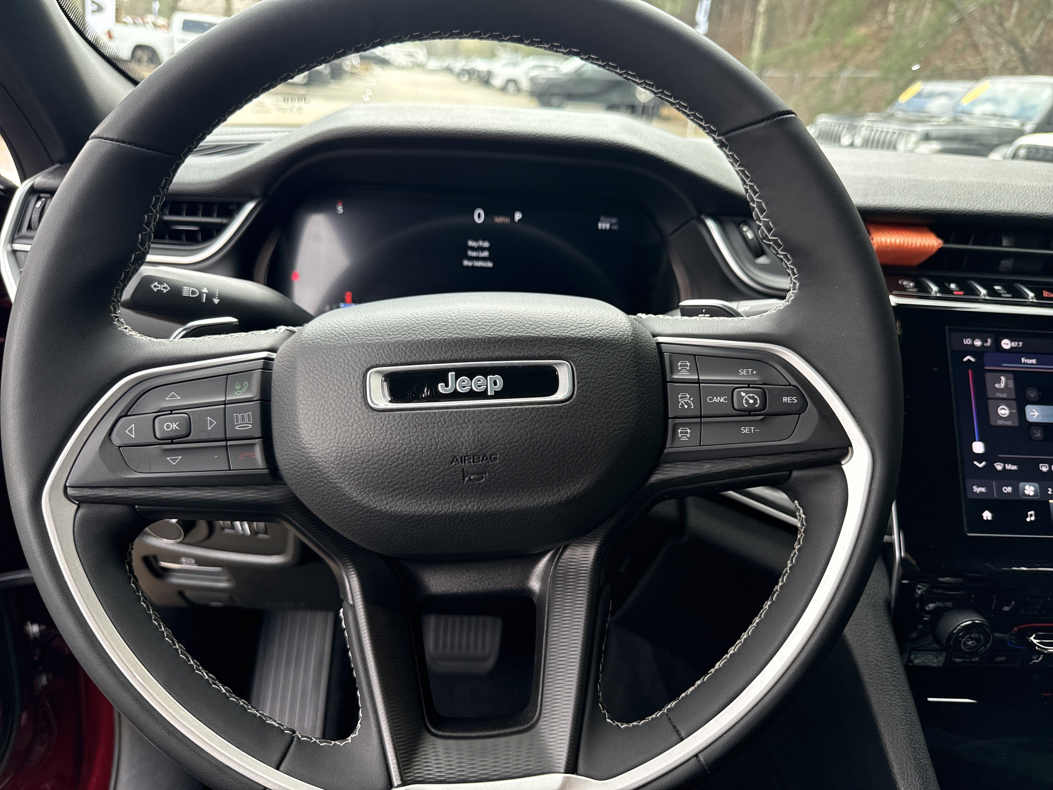 Used 2023 Jeep Grand Cherokee L Laredo image 24