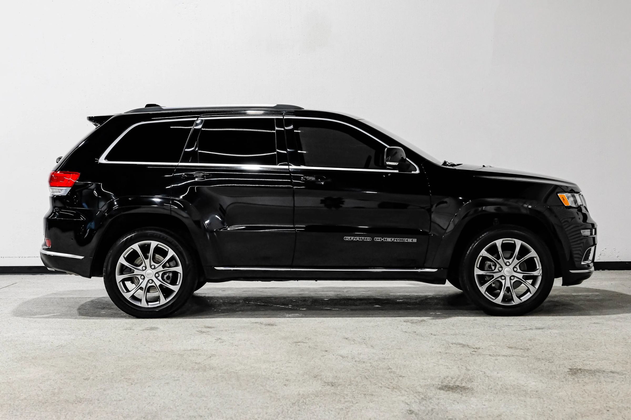 Used 2019 Jeep Grand Cherokee Summit w/ Platinum Series Group AWD/4WD image 5