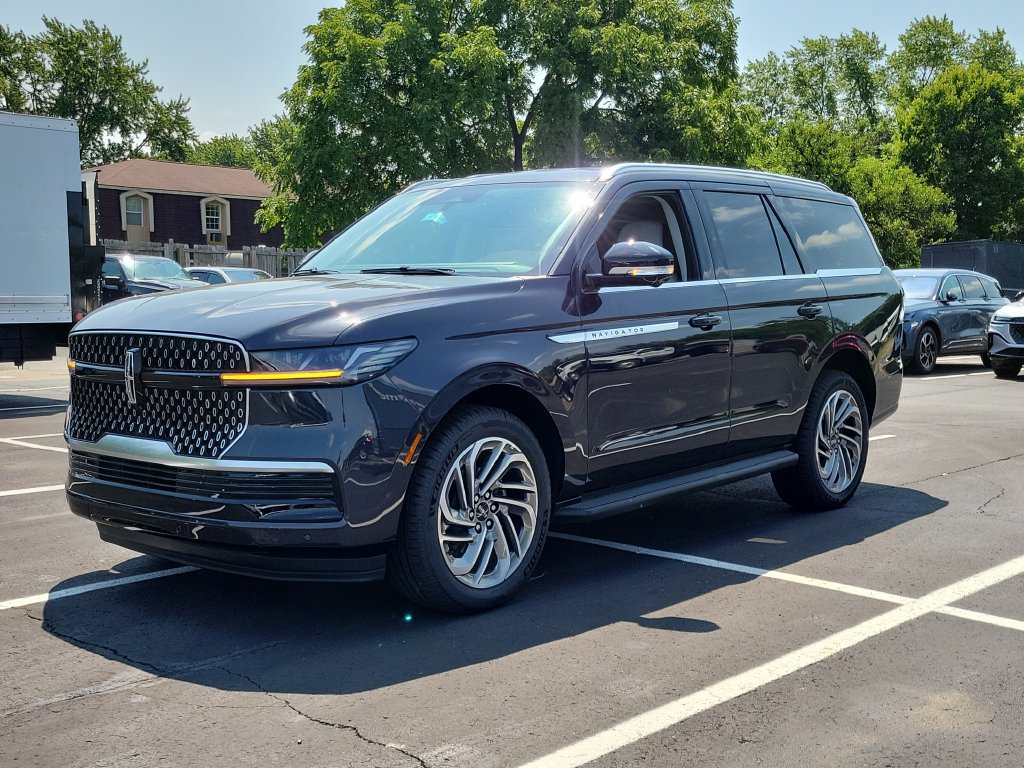 New 2026 Lincoln Navigator Premiere AWD/4WD image 8