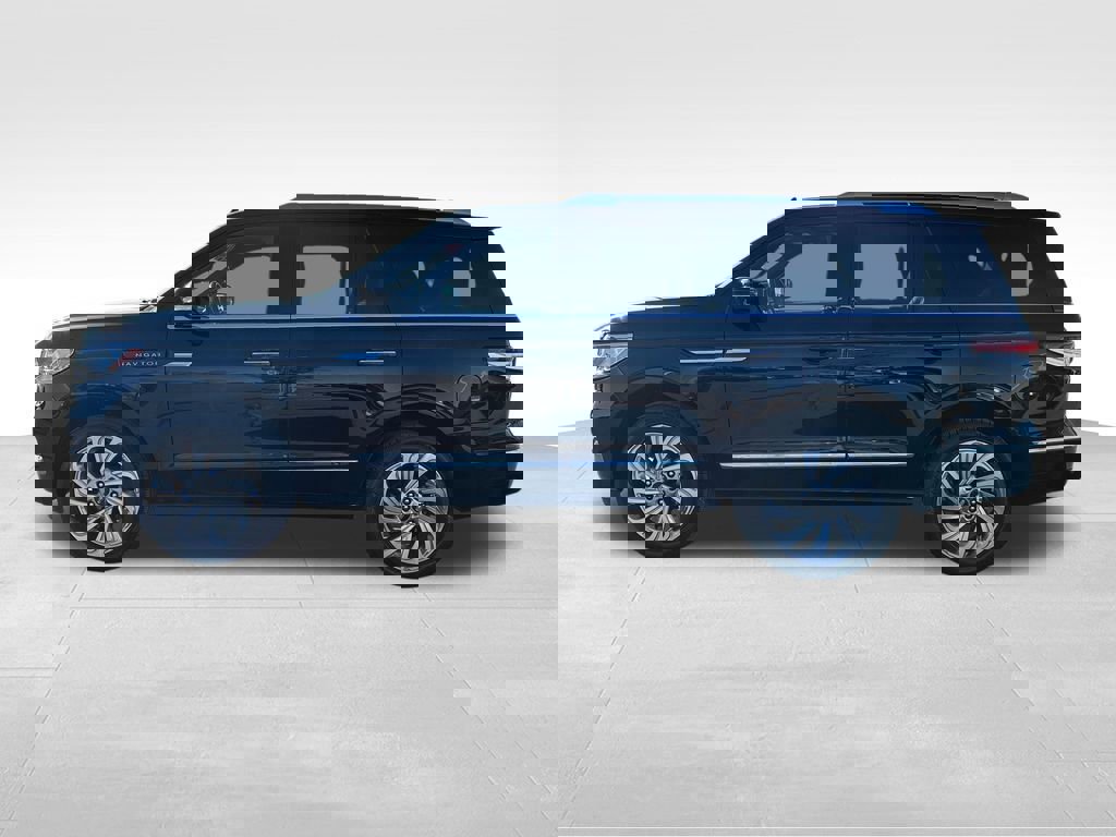 Used 2024 Lincoln Navigator Reserve image 2