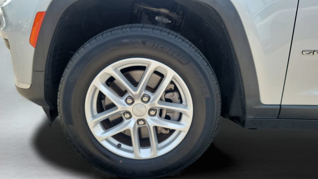 Used 2022 Jeep Grand Cherokee L Laredo w/ Luxury Tech Group I RWD image 25