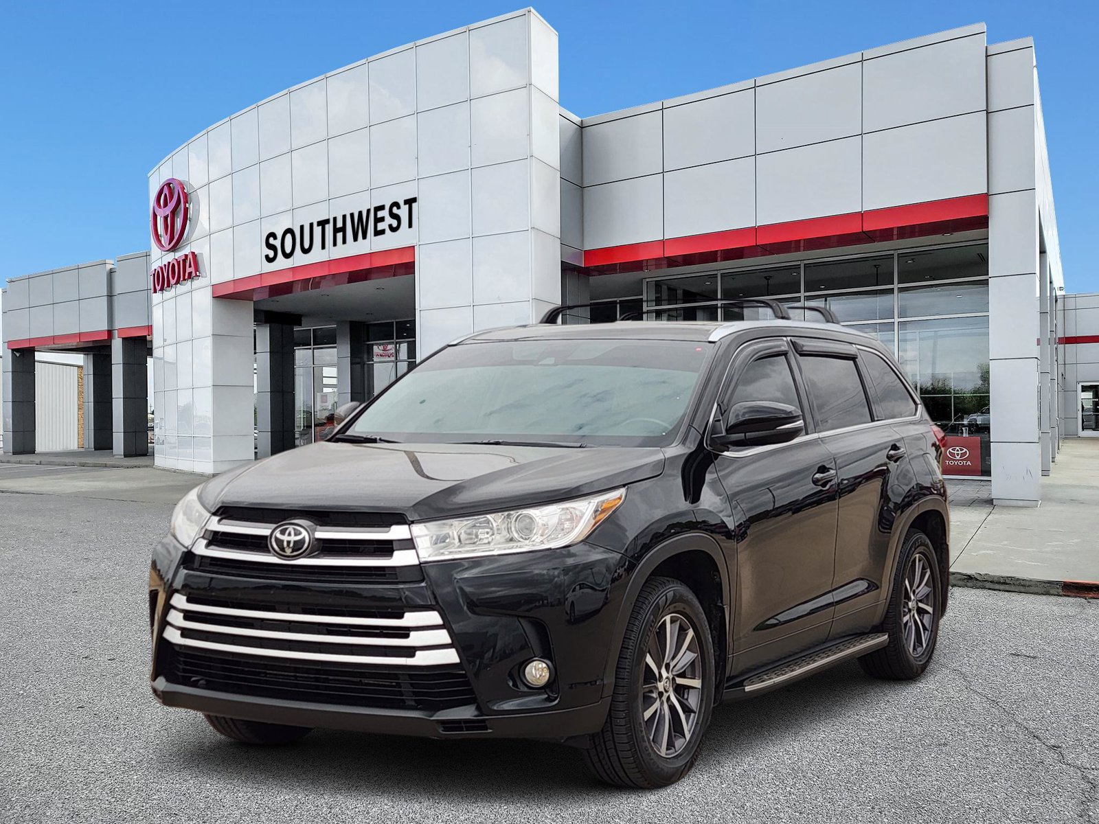 Used 2019 Toyota Highlander XLE AWD/4WD image 2