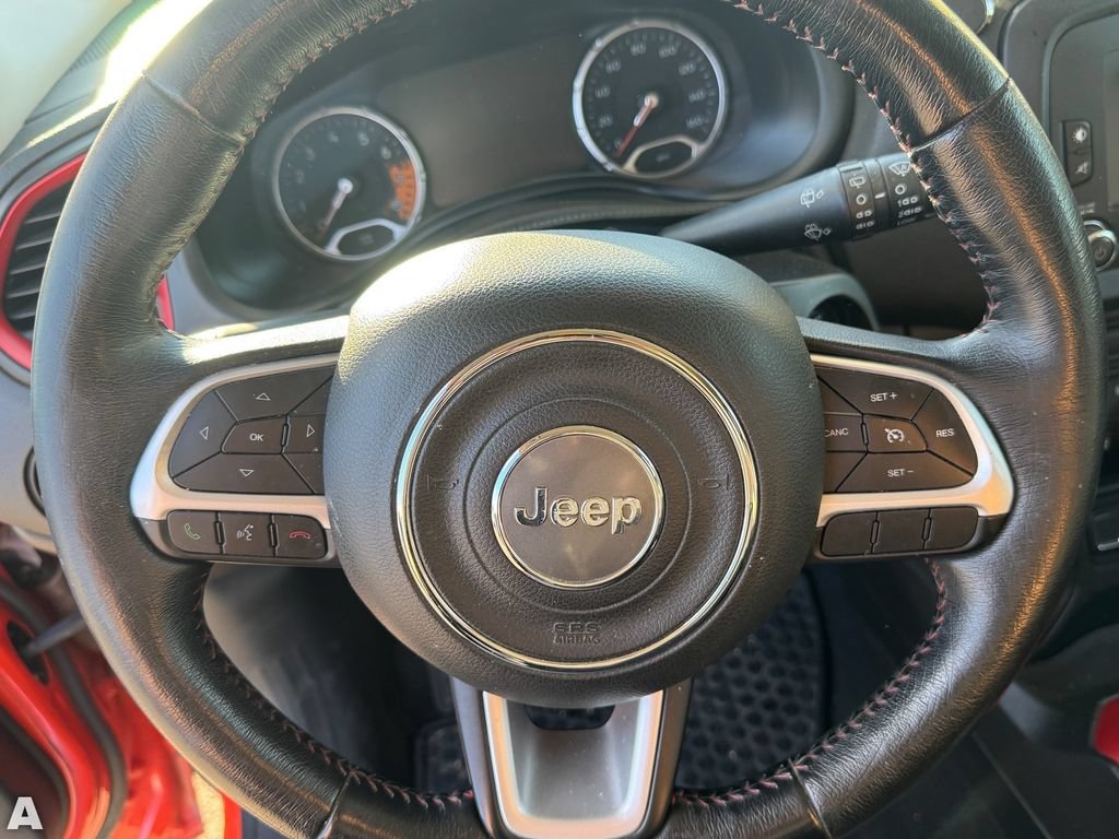 Used 2017 Jeep Renegade Trailhawk w/ Premium Trailhawk Package AWD/4WD image 7