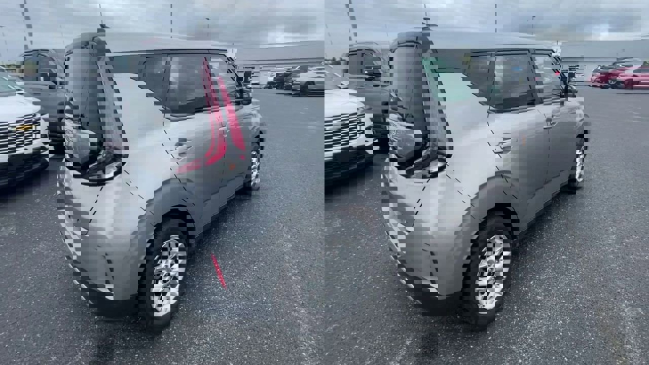 Used 2023 Kia Soul LX w/ Option Group 015 FWD image 9