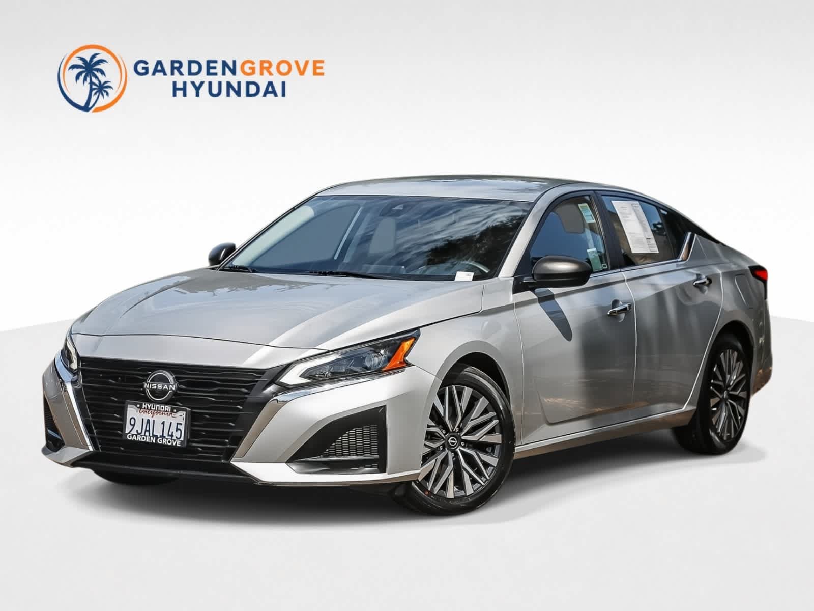 Used 2024 Nissan Altima 2.5 SV FWD image 1