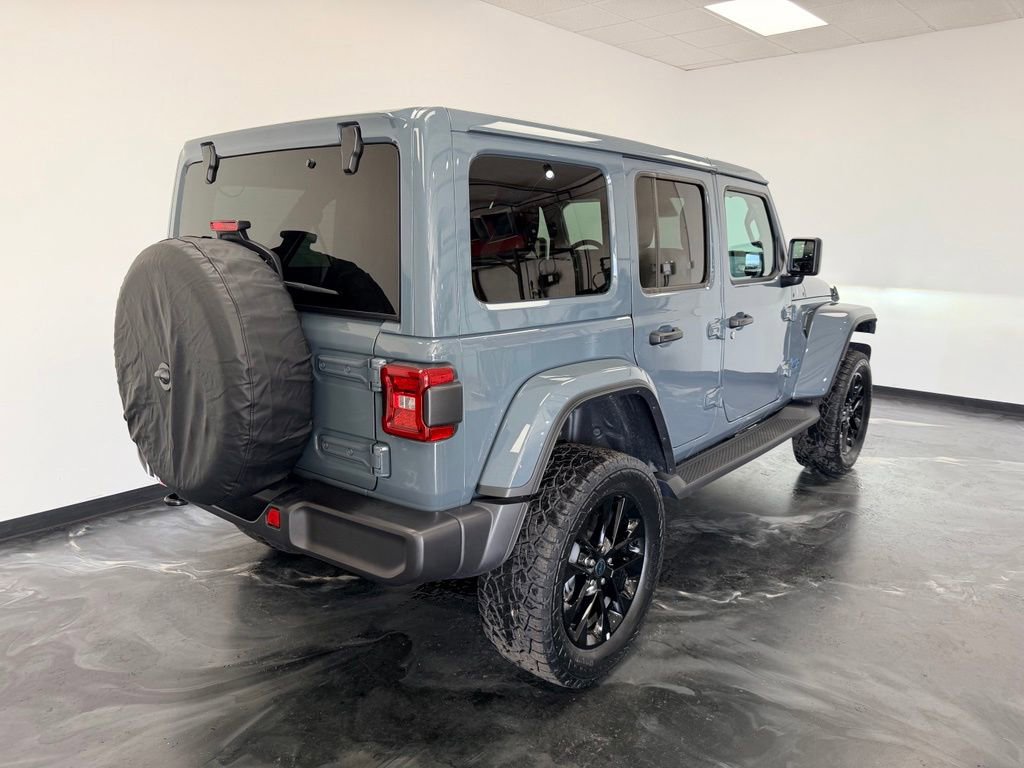 Used 2025 Jeep Wrangler Unlimited Sahara AWD/4WD image 21